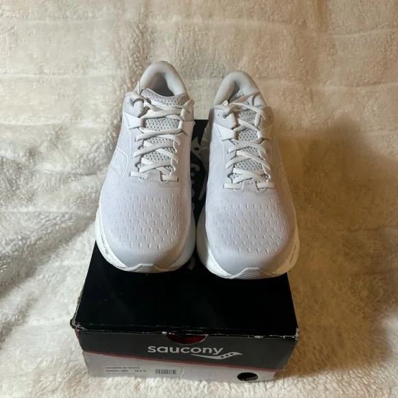 Saucony Men's Triumph 22 Sneaker, White Size 9